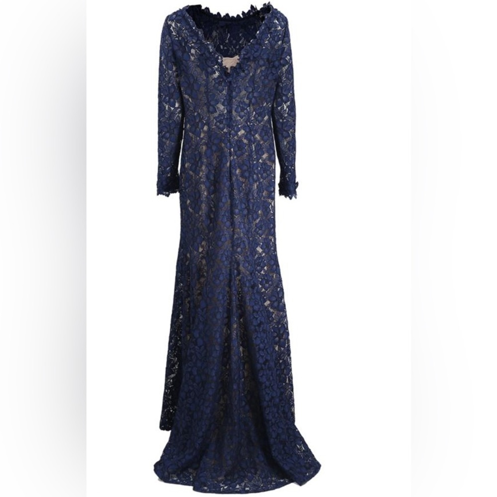 OSCAR DE LA RENTA Lace Evening Gown - Picture 3 of 6